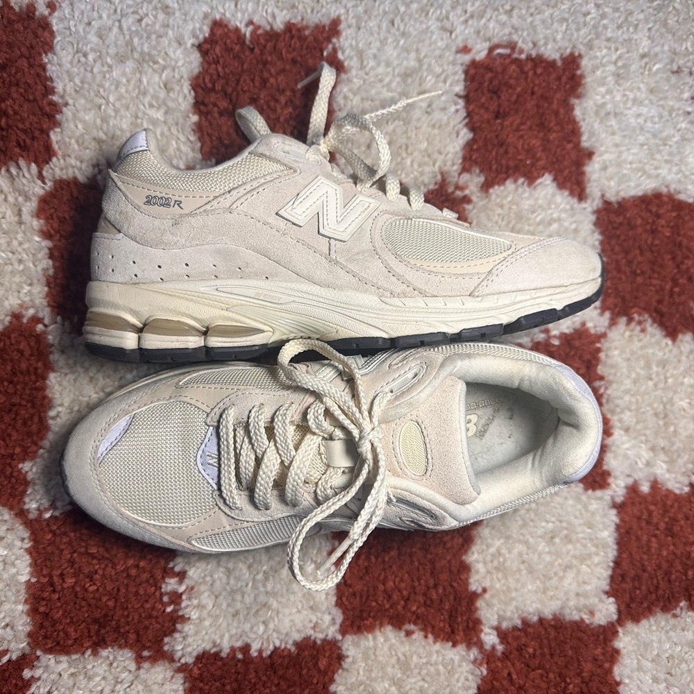 New Balance 2002r